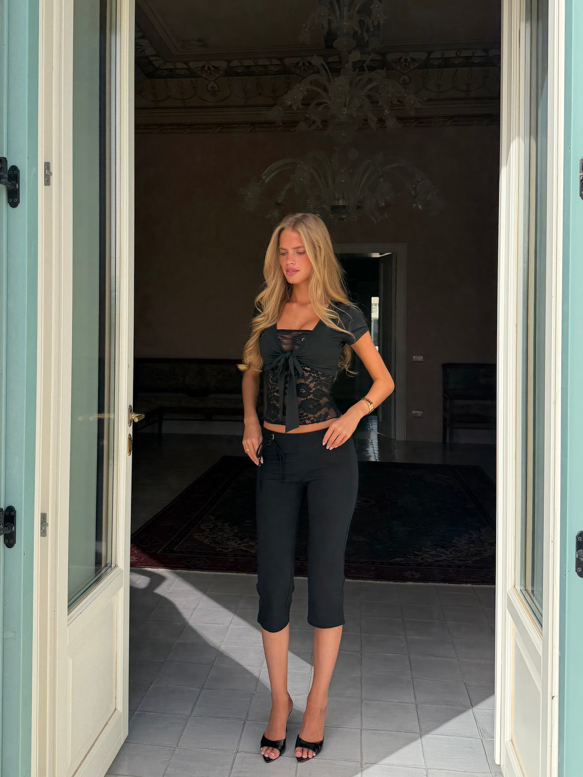Buckle Spodnie Capri – Czarne