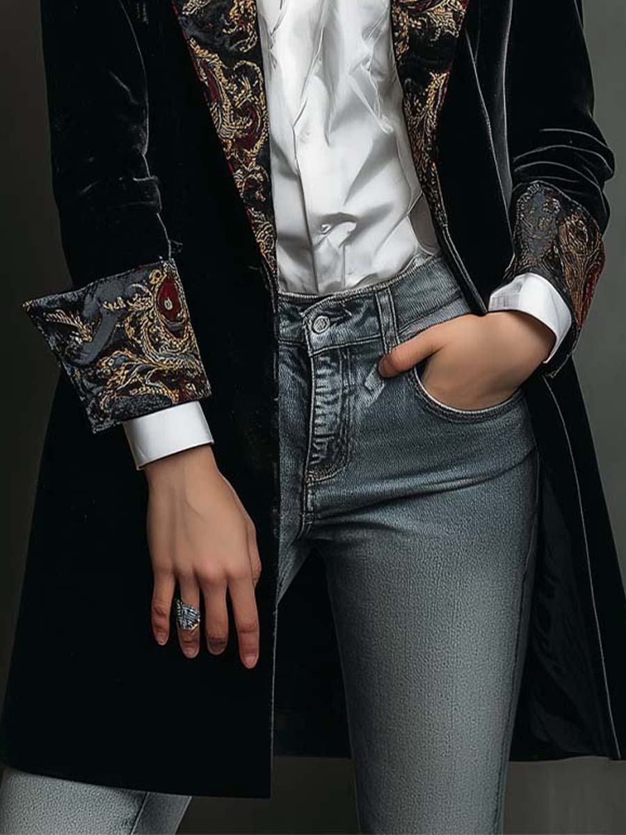 Damska czarna marynarka slim fit z barokowym wzorem