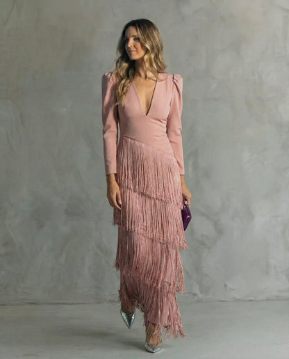 Klara | Elegancka sukienka z frędzlami przy rękawach