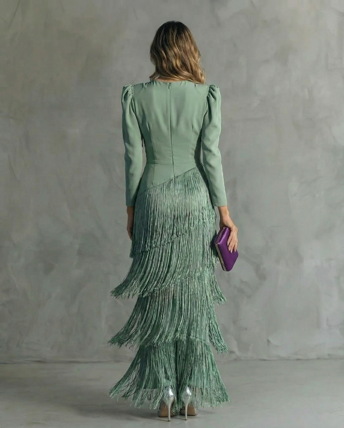 Klara | Elegancka sukienka z frędzlami przy rękawach