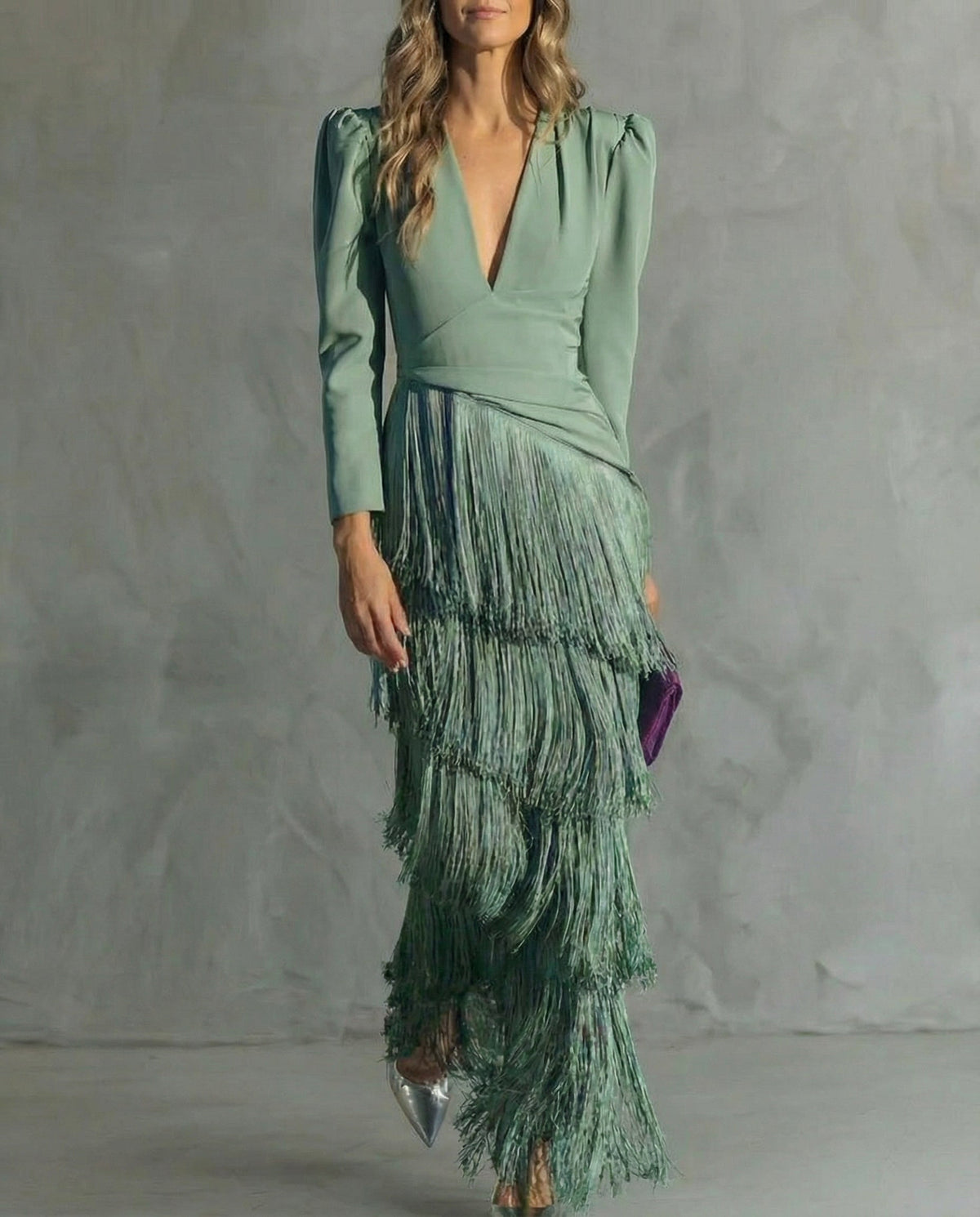 Klara | Elegancka sukienka z frędzlami przy rękawach